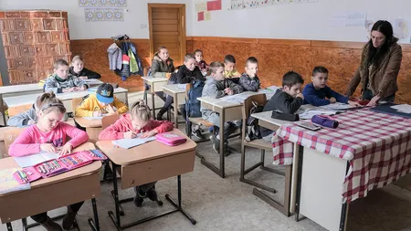 Vești bune pentru o categorie de elevi! Statul le dă burse de ajutor social