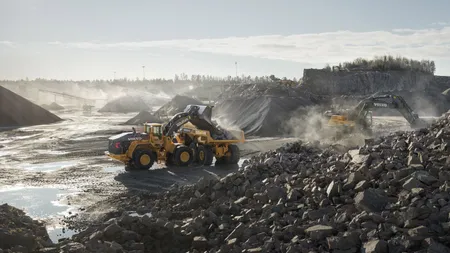 Cat castiga un excavatorist in Romania?! Salariul unui muncitor pe un utilaj urias care extrage carbune sare de 1.000 de euro!
