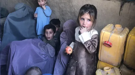 Tinerii români nu au șanse egale de dezvoltare! 41,5% dintre ei sunt săraci, izolați social și educațional