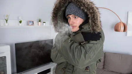 „Bănci de căldură” | Soluția pe care au găsit-o britanicii pentru a face față frigului din case! Englezii vor veni în locuri special amenajate doar să se încălzească