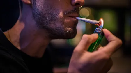 Țara din Europa care legalizează canabisul! Peste un milion de români locuiesc acolo