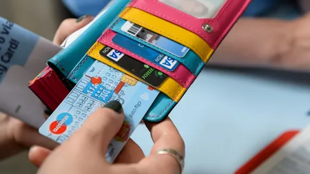 Românii scapă de comisioanele de la banci! Oricine va putea avea un cont fără taxe de administrare