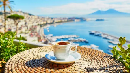 Pericolul la care te expui zilnic! Află care e ingredientul pe care nu ar trebui să-l mai pui vreodată în cafea!