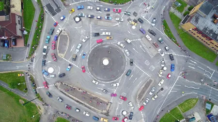 Se schimbă regulile de circulație în sensul giratoriu. Toți șoferii trebuie să afle asta!