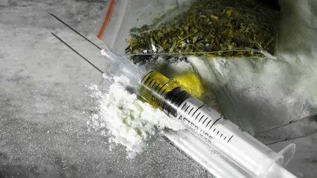 Trafic de droguri în Arad! Peste 50 de persoane aduse la audieri