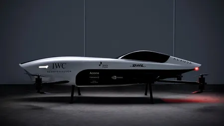 Cu un pas mai aproape de viitor! Prima cursă cu un vehicul zburător a avut loc!