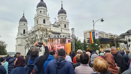 Pelerinajul de Sf. Parascheva, o afacere profitabilă: icoanele se vând şi cu 1000 de lei, cazări de 600 lei pe noapte