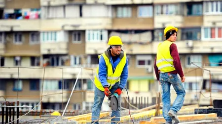 Firmele nu mai vor să lucreze cu români. Numărul companiilor care apelează la muncitori străini s-a dublat