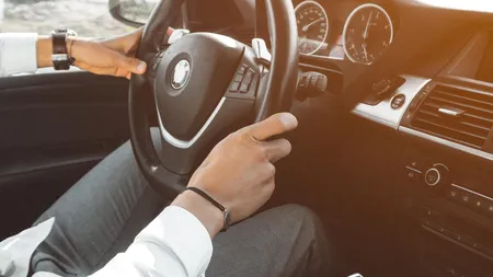 Aceste două categorii de șoferi rămân fără carnet. Vor mai putea conduce doar 15 zile