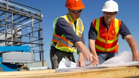 Care sunt șansele unui meseriaș în construcții, care vrea să se întoarcă în țară din Spania, să câștige un salariu „ca afară”