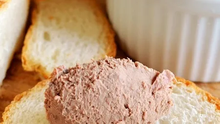 Pateul de porc conține de fapt cel mult 47% porc. Câți aditivi are și care sunt mărcile cele mai periculoase din magazine