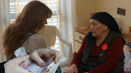 Statul îi ajută pe românii care au grijă de rudele bolnave. Ce sumă vor primi aceste persoane?