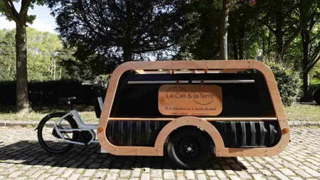 Franța vine cu o idee macabră chiar și pentru secolul 21: înmormântări eco- sicriul este dus la cimitir cu bicicleta