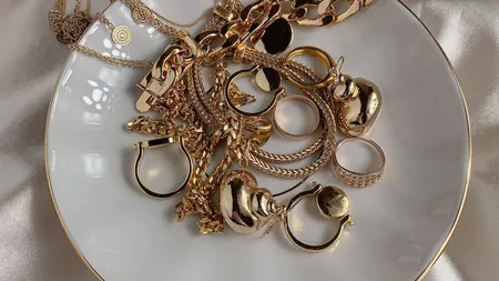 ANAF scoate la licitaţie salbe şi alte obiecte din aur confiscate. Cum poţi face, la preţuri mici, cea mai bună investiţie a momentului DOCUMENT