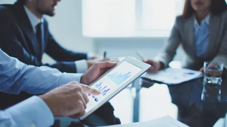 Peste jumătate dintre angajatorii ruși au luat decizii radicale din cauza războiului. Angajații își iau adio de la bonusurile de sărbători