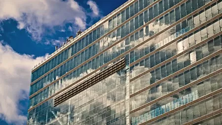 Cum a influențat pandemia COVID-19 piața muncii din România. Doar 40% dintre angajați mai merg zilnic la birou, o treime lucrează în sistem hibrid