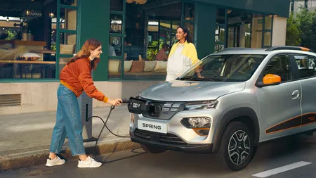 Dacia Spring s-a scumpit pentru a treia oară. Modelul electric a ajuns să coste cu peste 4.000 de euro mai mult decât atunci când a fost lansat
