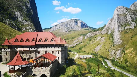 Destinațiile cele mai rezervate de români pentru mini-vacanța de Paște! Cât costă cazarea pentru o familie