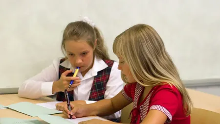 Franța ia măsuri drastice pentru a crește nivelul de studiu al elevilor! Orele de dictare vor fi obligatorii