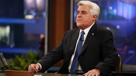 Celebrul star de televiziune Jay Leno a fost spitalizat de urgență! Prezentatorul TV a suferit arsuri grave în urma unui incendiu îzbucnit în garajul acestuia