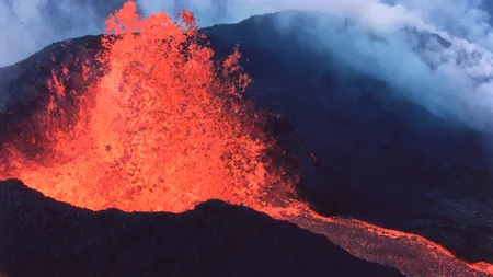 Alertă mondială! Cel mai mare vulcan din lume a devenit activ! Foc pe cer și cutremure în lanț!