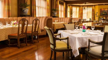 Situație îngrijorătoare! Unul din doi români merge mai rar la restaurant acum decât înainte de creșterea inflației