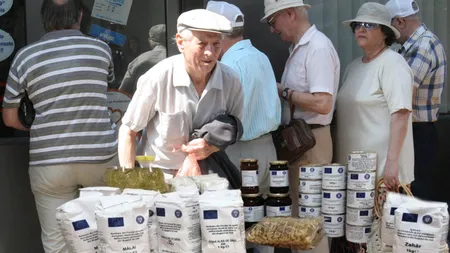 Vin ajutoarele pentru pensionarii cu venituri mici! Guvernul a anunțat că a început distribuția pachetelor cu alimente!