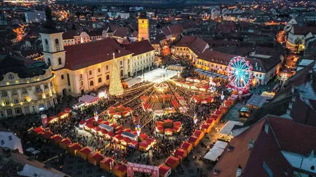Târgul de Crăciun de la Sibiu îşi deschide porţile. Patinoar şi parc de distracţii, roată panoramică şi Atelierul lui Moş Crăciun, între atracţiile din 2022