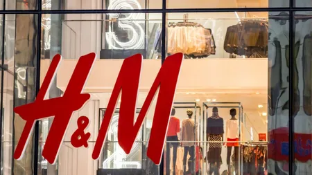 Vești bune chiar la început de 2023! Bonus de 500 de euro pentru 4000 dintre angajații H&M!