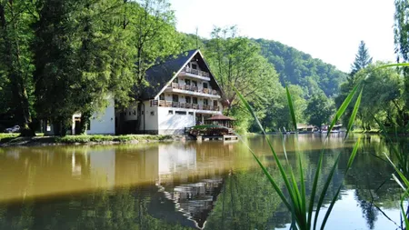 Costurile uriașe la energie țin pensiunile închise de Revelion! În stațiunea Moneasa 2 treimi din cazări sunt închise