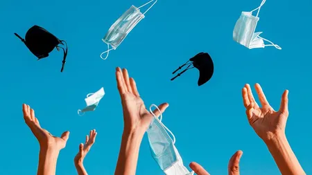 Pandemia de Covid-19 s-a încheiat! Un celebru virusolog a făcut anunţul: gata cu restricţiile!