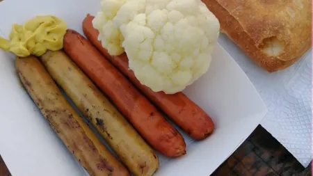 Prețul ireal plătit pentu o portție de cârnați la Târgul de Crăciun din Cluj! Turistul a rămas uluit!