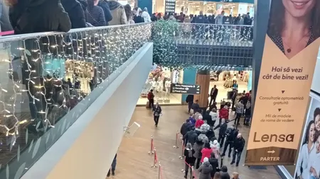 Buluc la deschiderea primului magazin Primark din România! Românii au stat la cozi ore întregi!