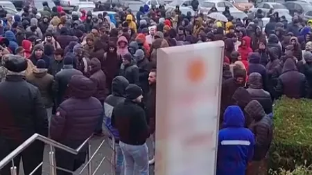 Protestul s-a încheiat la Petromidia. Angajații au primit promisiunea că vor avea încă 1.500 de lei la salariu și 3.000 de lei primă de iarnă