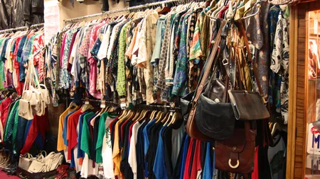 Tone întregi de haine ponosite, care sunt adevărate focare, intră în România! Bolile dermatologice și poluarea sunt rezultatele cu care ne confruntăm