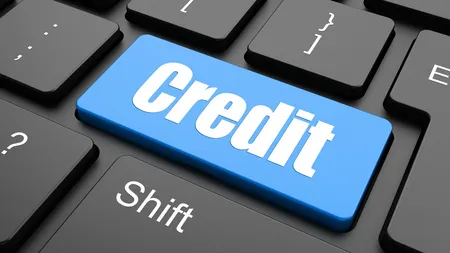 Creditele cu buletinul sunt din nou la modă, semn al crizei economice. Românii se împrumută şi cu dobânzi de 500%