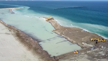 Peste 87 de milioane de euro blocați pe plaja din Eforie. Lucrările de extindere a plajei au fost sistate din cauza unei epave din mare
