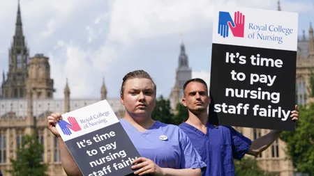 Britanicii nu scapă de muncă nici când fac...grevă. Guvernul le pregătește o lege care va impune asigurarea unui serviciu minim în timpul acestei forme de protest