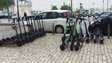 Trotinetele electrice, interzise într-un mare oraș din România. Autoritățile consideră că reprezintă un pericol pentru șoferi