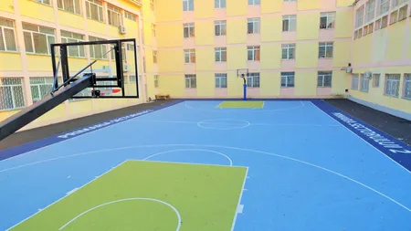 Copiii vor avea acces gratuit pe terenurile de sport din școli. Legea a fost promulgată