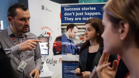 Agitaţie pe piaţa muncii: 4 din 10 angajați primesc măcar o ofertă nouă de job lunar