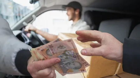 Ce se întâmplă cu bacșișul pe care îl lași curierului? Ce prevede noua lege de fiscalizare a bacșișului