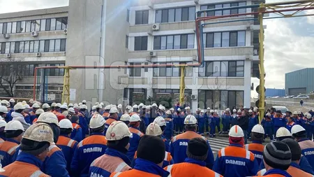 Protest de amploare pe șantierul naval Mangalia. După ce olandezii de la Damen au oferit majorare salarială de doar 100 de lei, angajații au ieșit în stradă