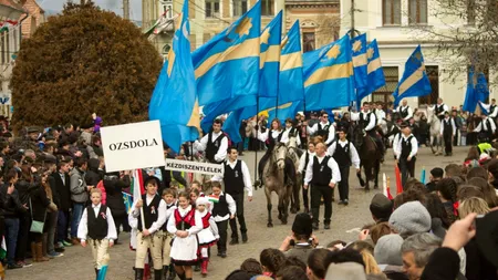 Alianţa Maghiară din Transilvania reacționează la rezultatele recensământului și acuză un „genocid tăcut împotriva maghiarilor pe timp de pace”. „În trei decenii am pierdut aproape 40% din membrii comunităţii noastre”