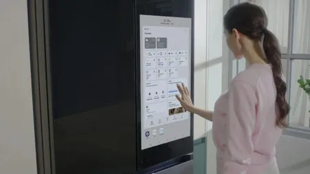 Cel mai nou frigider Samsung are un ecran de 32 de inci pe care te poți uita pe TikTok și cumpăra produse alimenatre