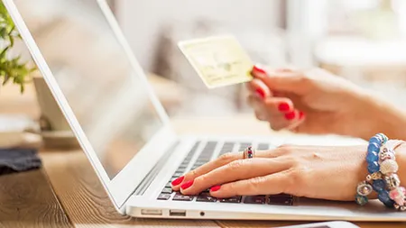 Site-uri cu informații ascunse și interfețe de manipulare. Comisia Europeană avertizează: suntem înșelați pentru a cumpăra! 400 de site-uri verificate