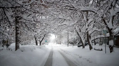 Alertă de vreme rea! Temperaturile vor scădea cu mult sub 15 grade celsius. Autoritățile fac apel la oameni să stea în case