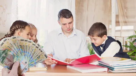 Voucherele educaționale, amânate și în această lună! Ministrul Boloș estimează că banii vor fi virați în martie - aprilie