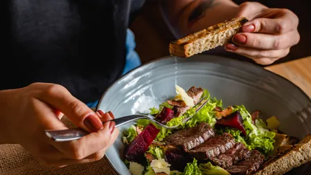 Românii pot să calculeze E-uri consumate la fiecare ieşire în oraş. HoReCa, obligată să adauge valorile nutriţionale pe meniu din 15 martie