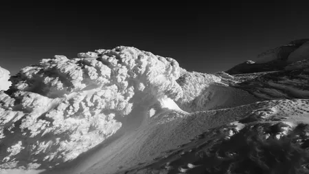 Video. Avalanșă de proporții în Munții Făgăraș! Zăpada a lovit Cabana Capra. 60 de turiști sunt blocați și la această oră